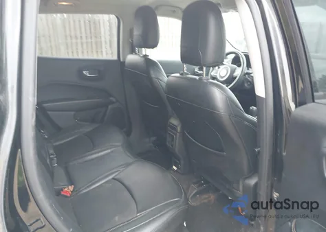 2019 Jeep Compass Latitude 4X4 из США, поврежденный, VIN 3C4NJDBB8KT766816